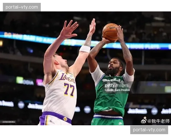 雄鹿123-99大胜独行侠终结四连败 加福德右肩受伤退场影响球队轮换 雄鹿123-99大胜独行侠终结四连败 加福德右肩受伤退场影响球队轮换